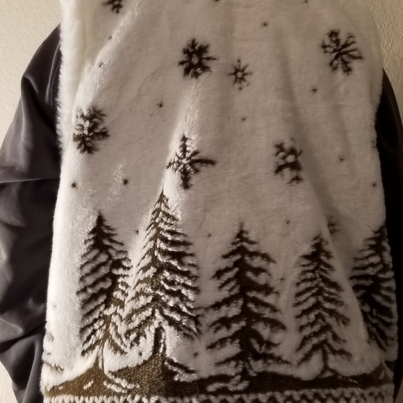 Cobblestone Canyon Vest - Picture 5 of 5